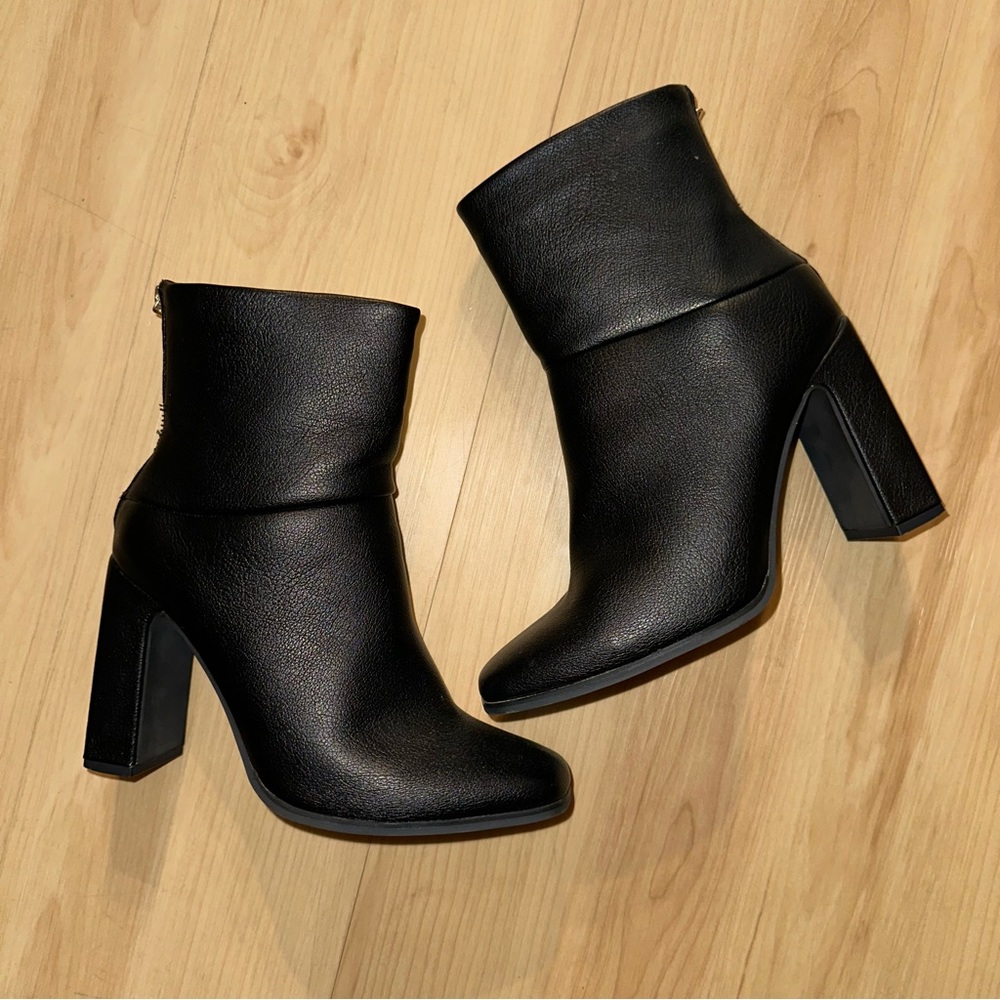 Shoedazzle Inesa Block Heel Bootie